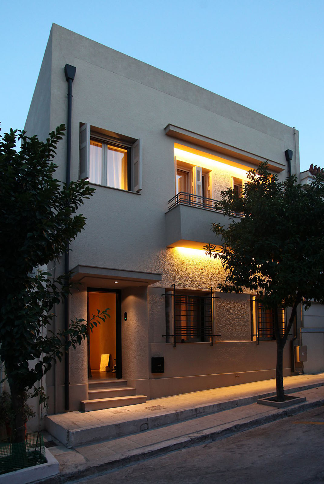 Elegant Renovated Home With Acropolis View | iDesignArch ...
