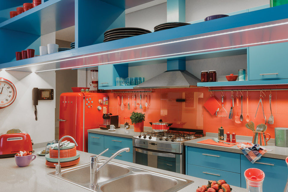 Vibrant Kitchen Design With Azure Blue And Red Orange Theme