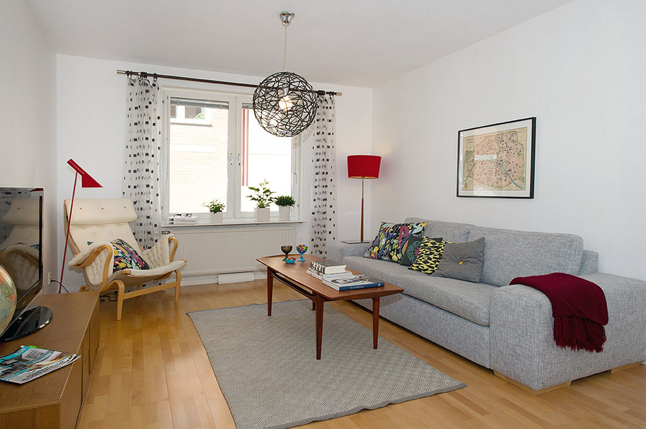 Decorating Tips: Use Bright Colors To Highlight Cozy Apartment