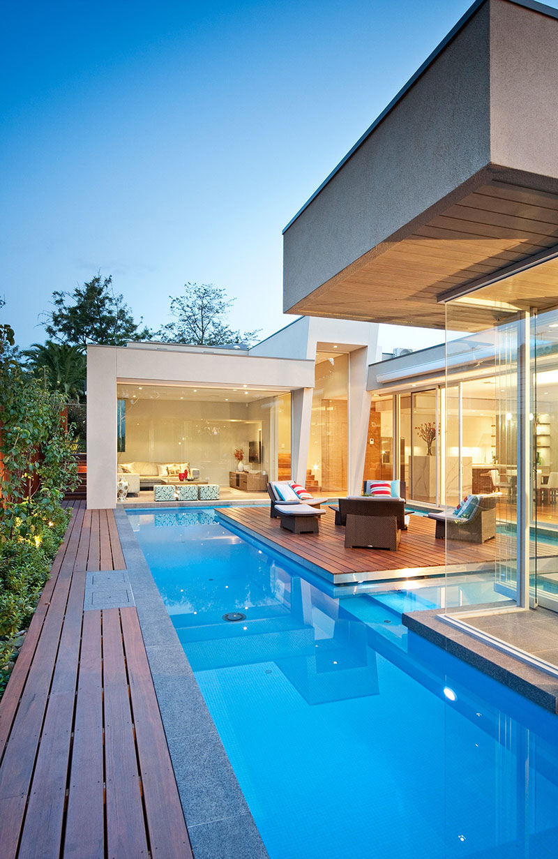 Elegant-Modern-Home-with-Integrated-Swimming-Pool-Australia_14