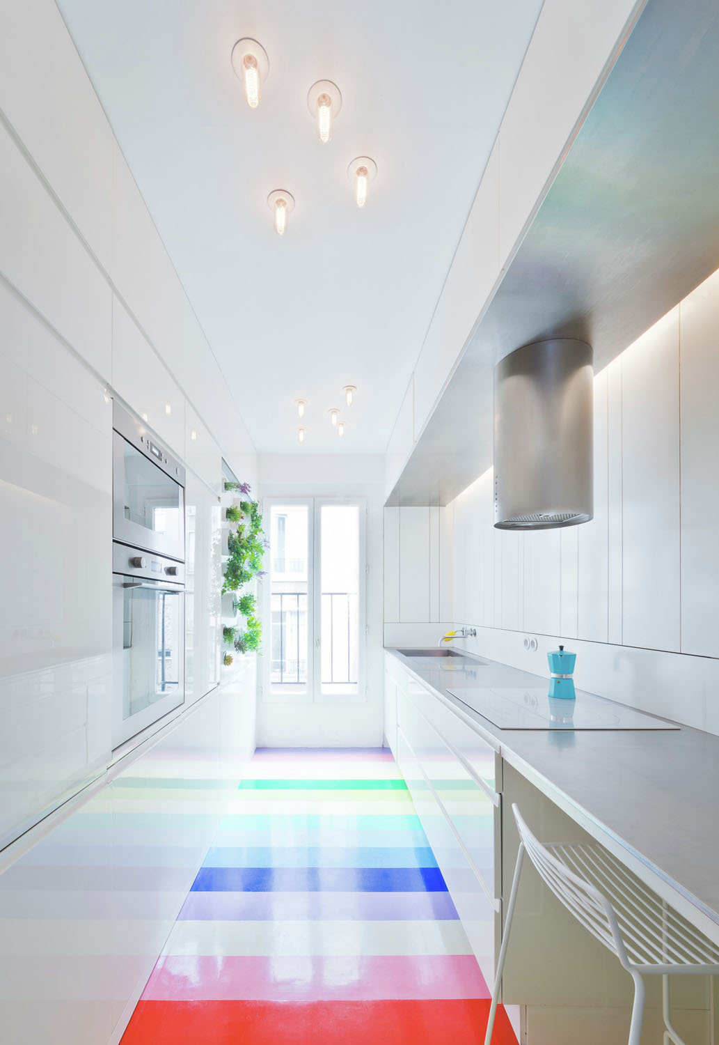 Paris apartment loft: rustic living environment three level ... Cucina stile paris bianca