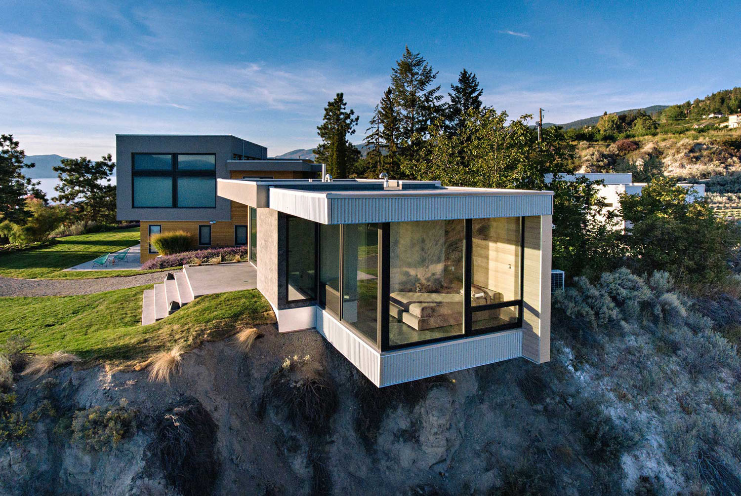 Living On The Edge A Glass And Concrete Cantilevered Studio In The Okanagan IDesignArch living-on-the-edge-a-glass-and-concrete-cantilevered-studio-in-the-okanagan-idesignarch