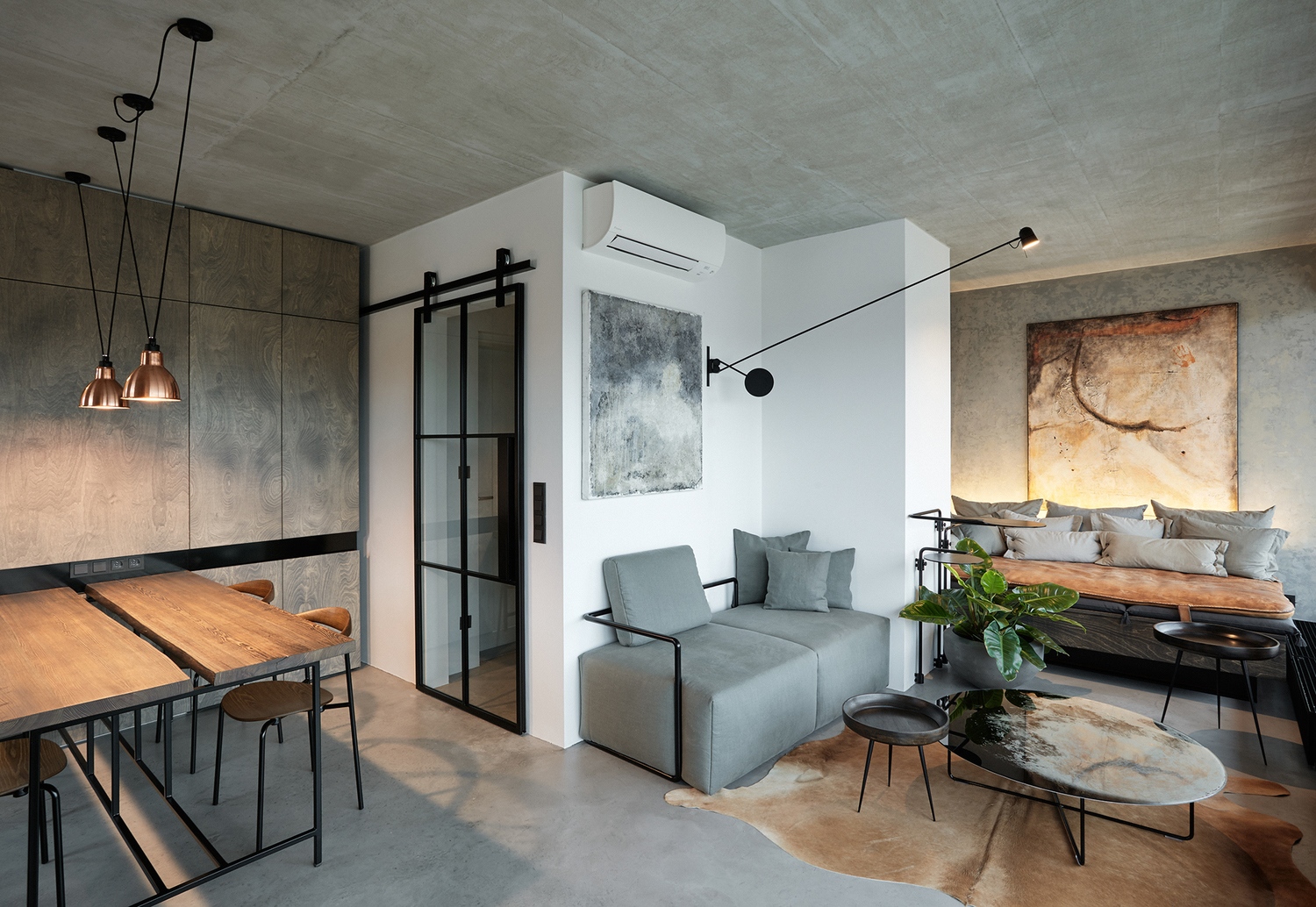 Sophisticated small industrial loft with unique design ...