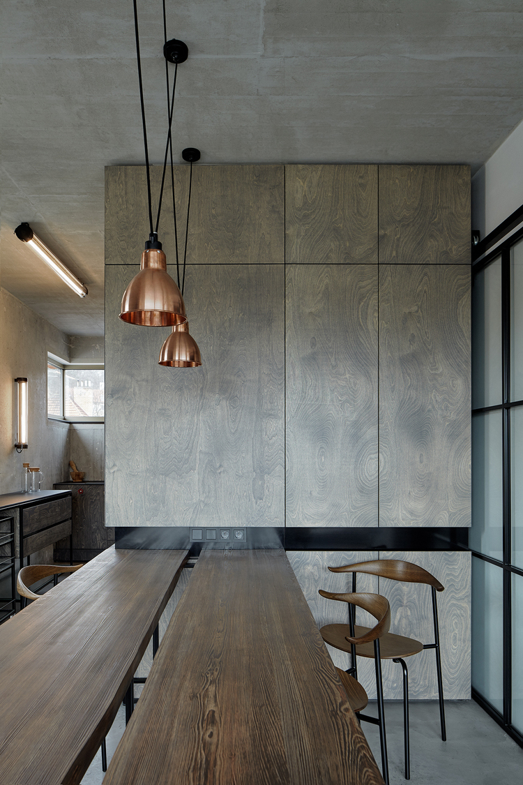 Sophisticated small industrial loft with unique design ...