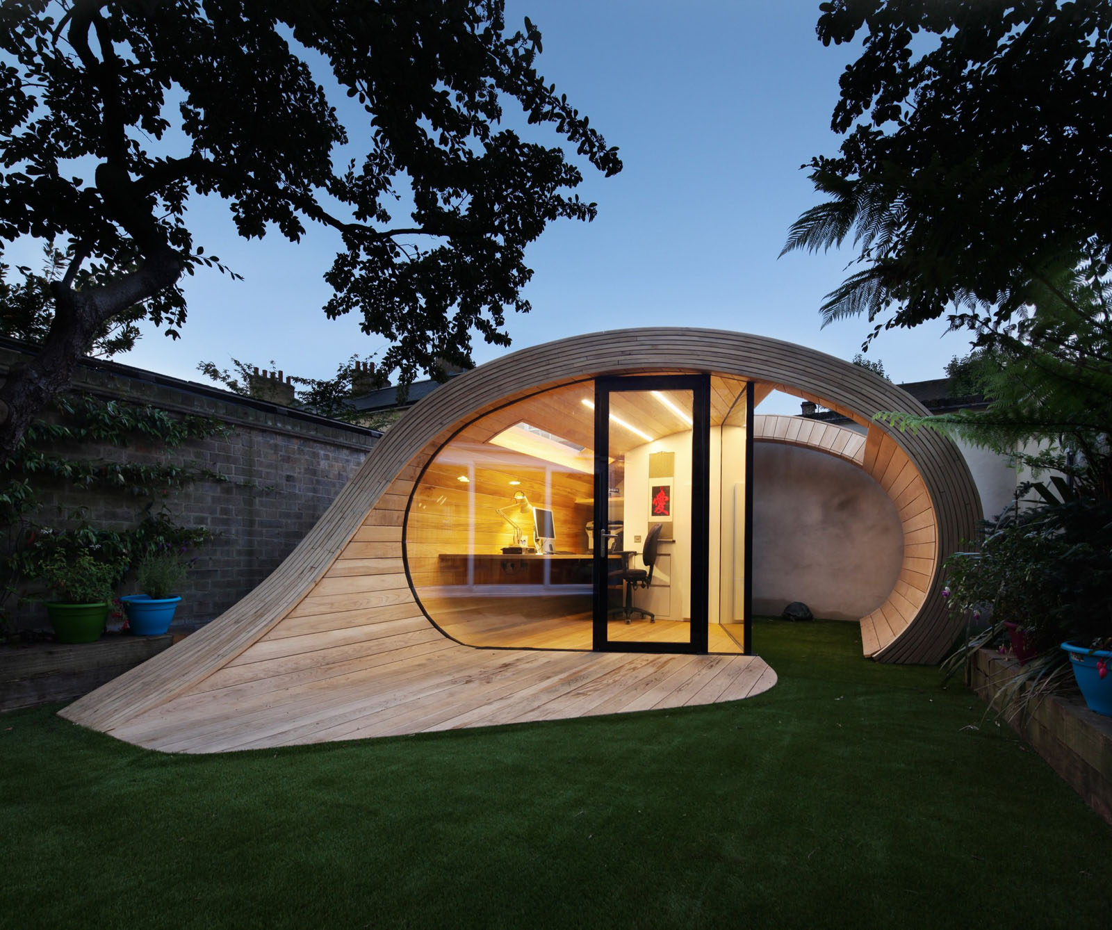 unique timber elliptical shell is a lightweight “Shoffice” (shed ...
