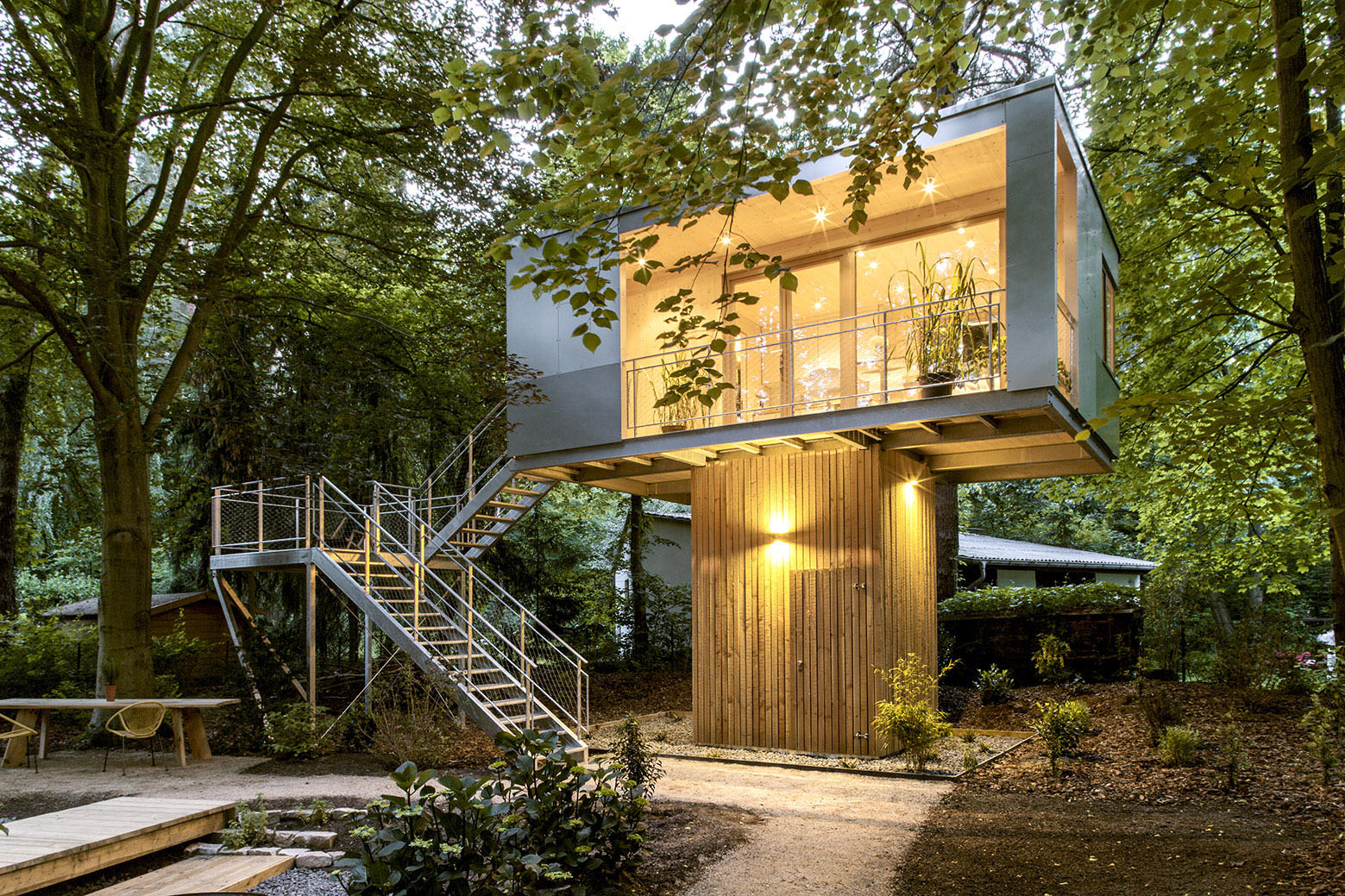 Tiny Treehouse Urban Oasis In Berlin | iDesignArch ...