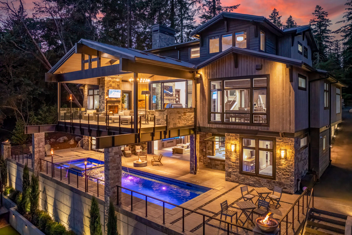 Modern Lakefront Lodge