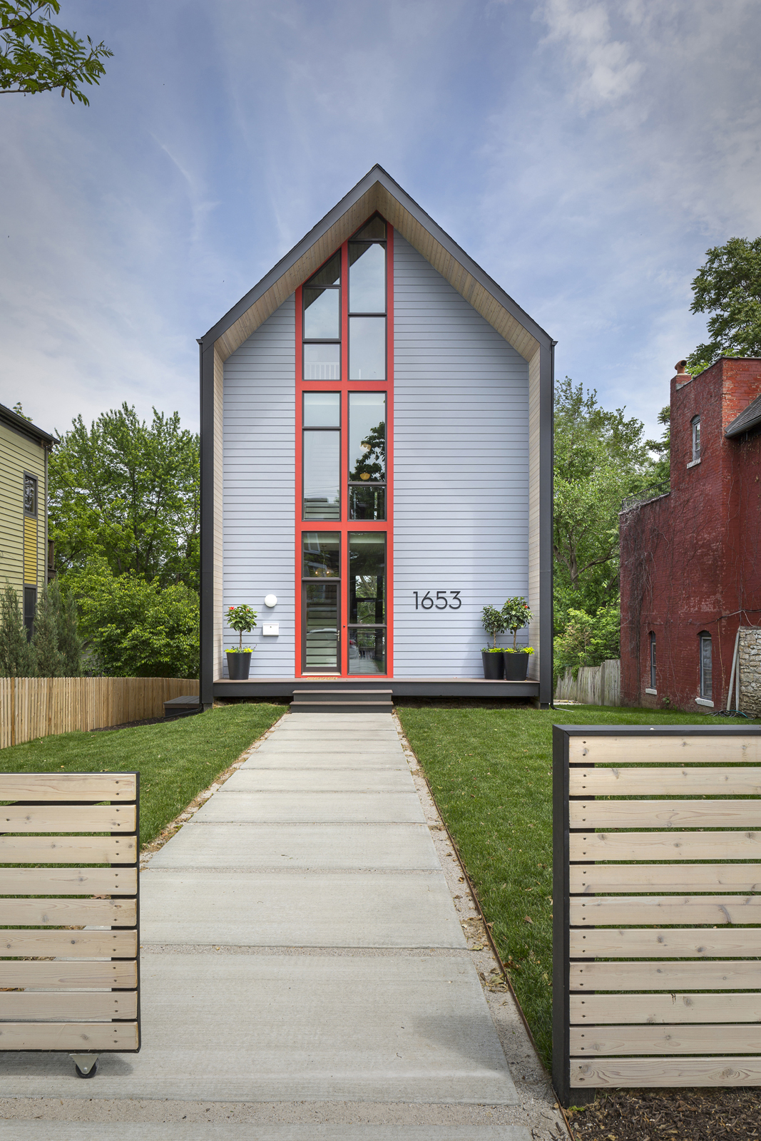 Compact Modern Home With Unique Interior Elements Compact Modern Home With Unique Interior Elements
