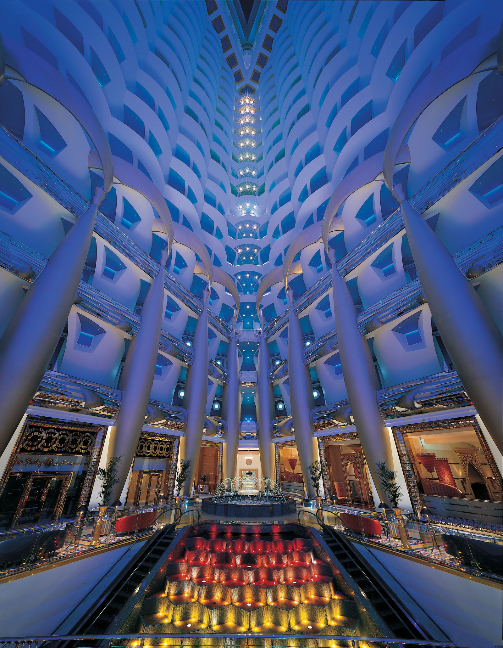 Отель в бурдж халифа дубай. Отель 7 звезд Дубай Бурдж Аль араб. Дубай отель Бурдж Аль араб внутри. Гостиница Бурдж Аль араб в Дубае внутри. Отель Парус Бурдж-Аль-араб внутри.