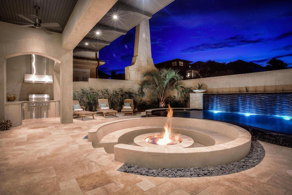 Outdoor Fire Pit Seating Area