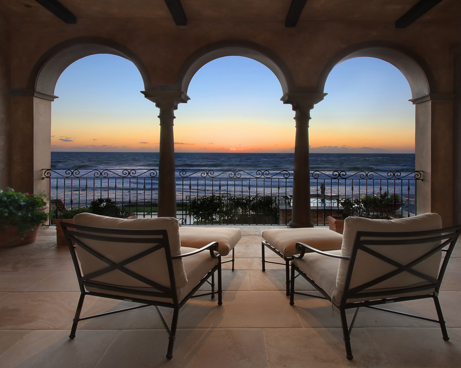 Luxury Oceanfront Villa in California