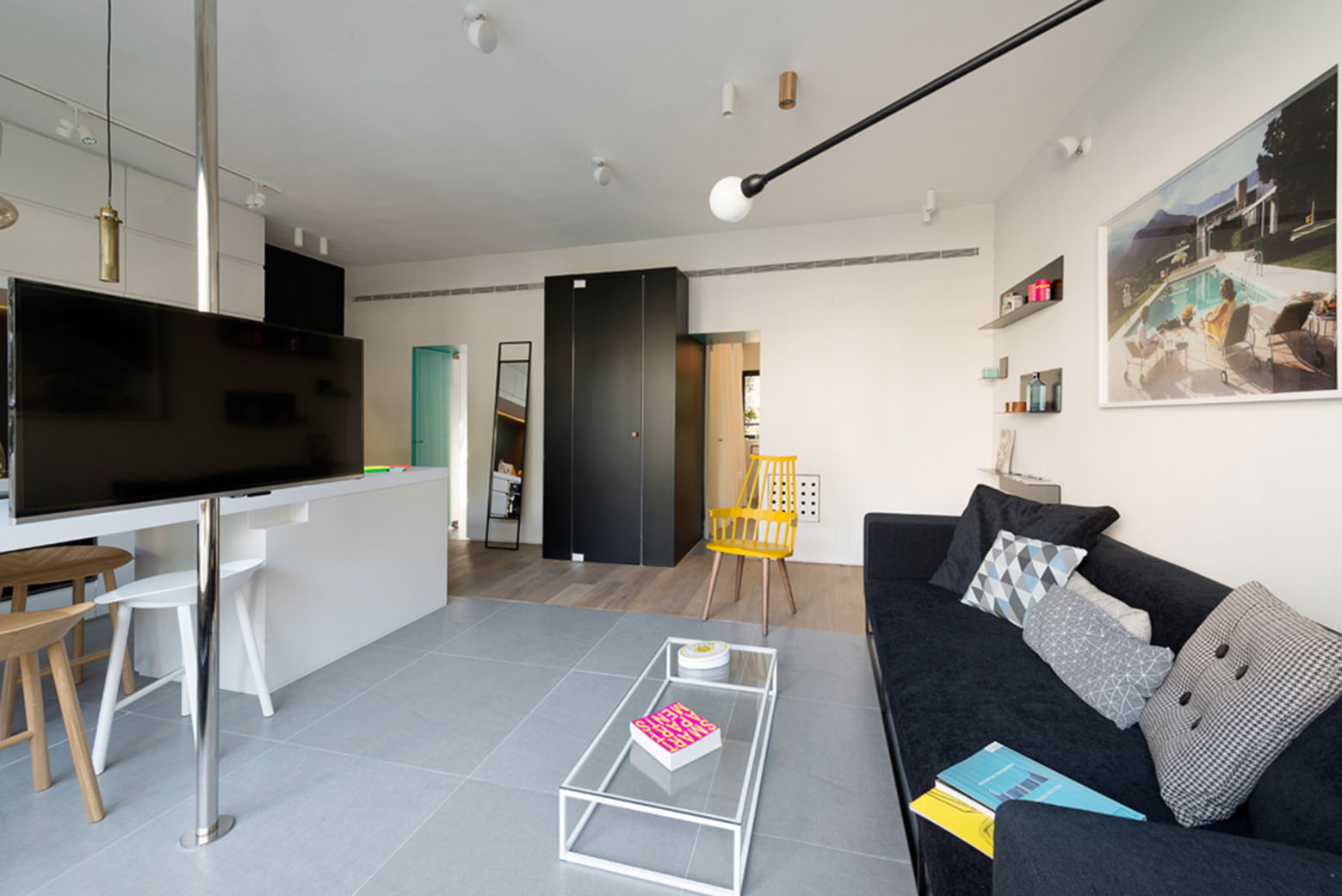 600 Square Foot Apartment Uses Glass Walls To Create Two Bedrooms