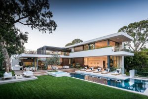 Luxury Modern Home with Swimming Pool in California