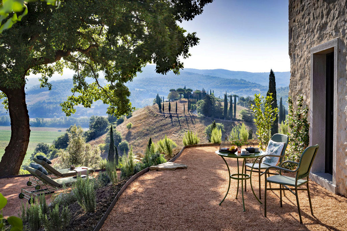 Romantic Castle Retreat Overlooking the Umbrian Hills