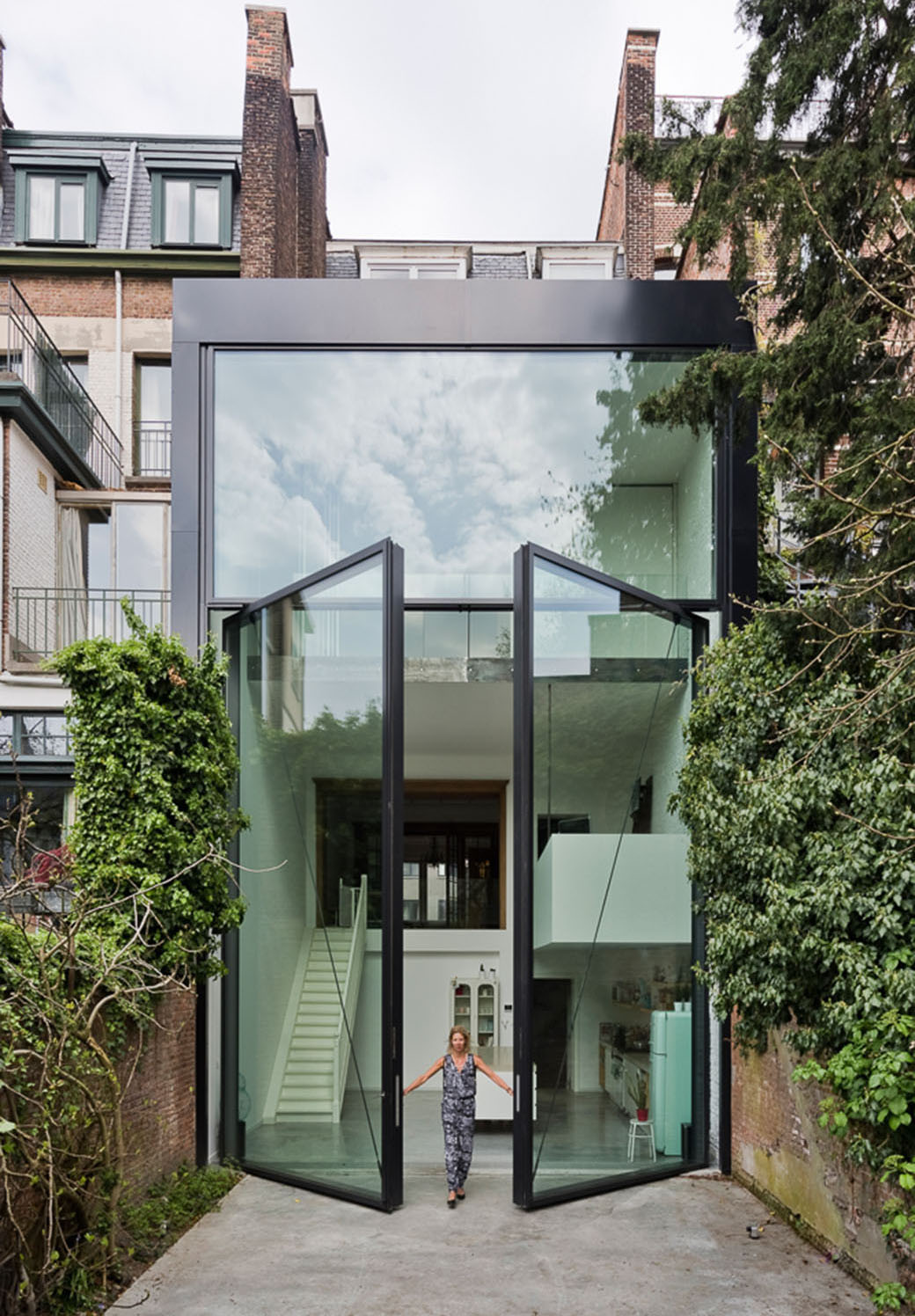 Contemporary Townhouse Extension with Large Glass Door