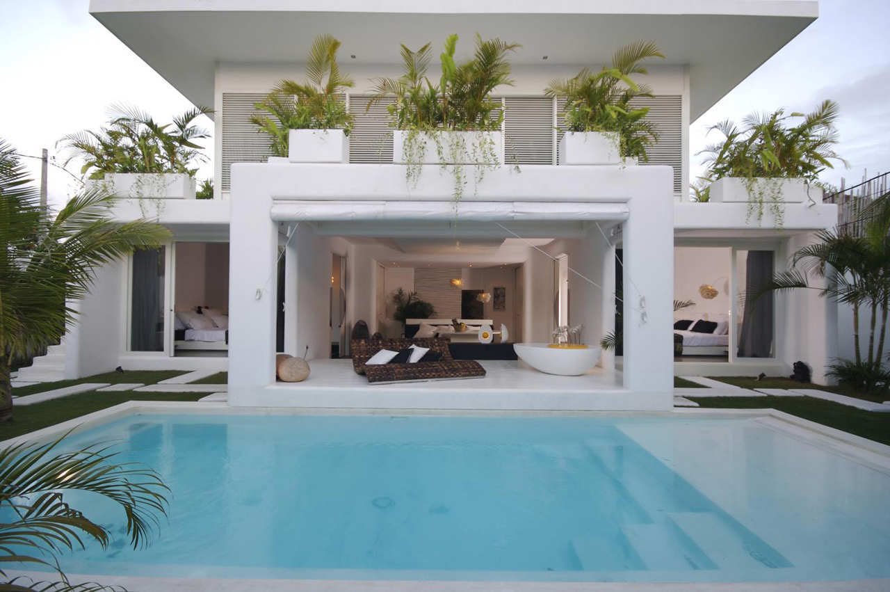 Contemporary Villa In Bali With Overlapping Functional Contemporary Villa In Bali With Overlapping Functional