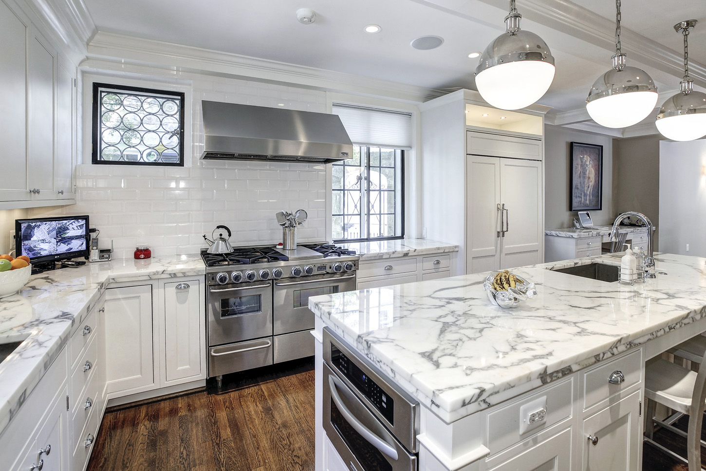 White Marble Luxury Kitchen