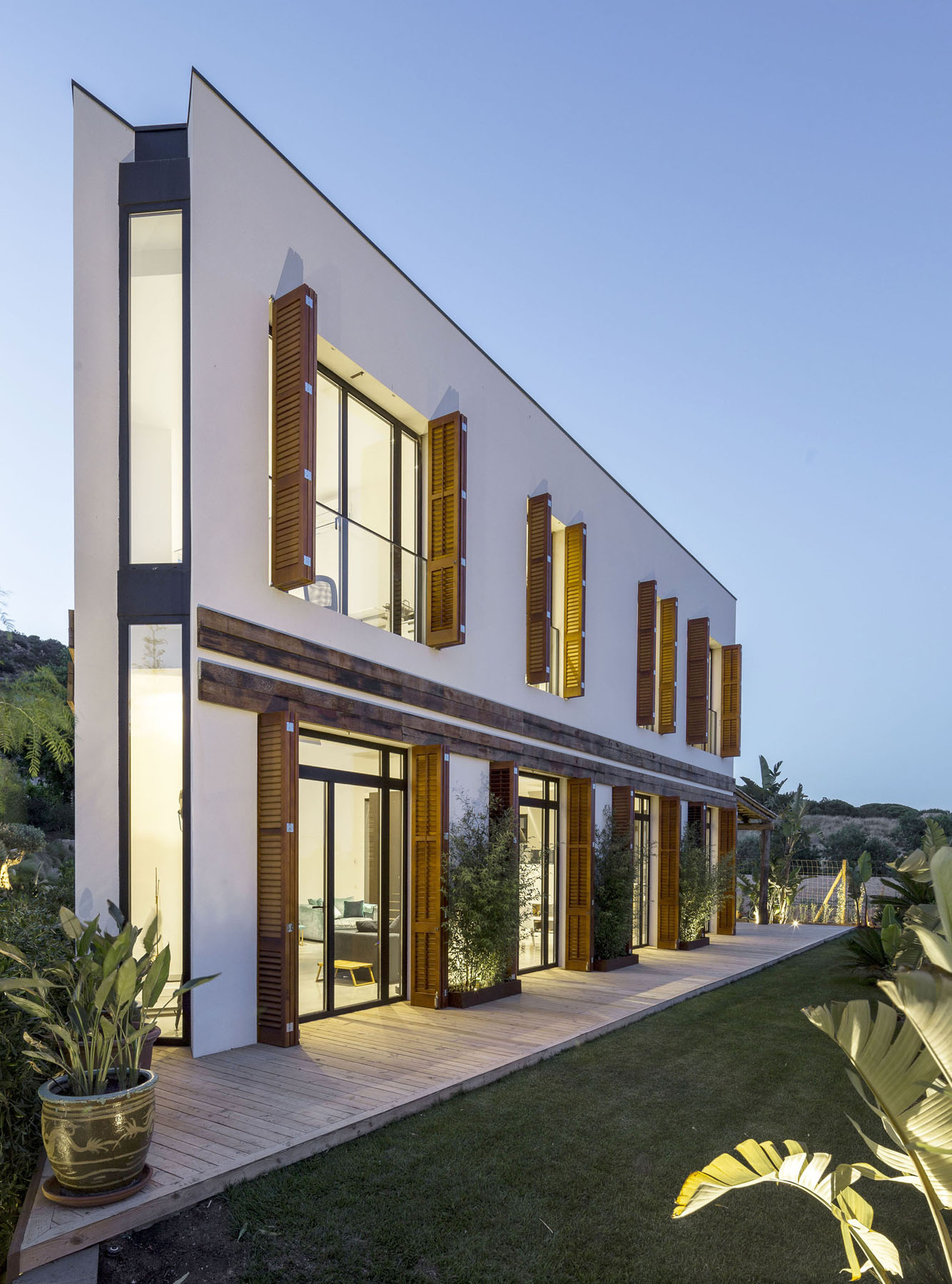 Geometrically Unique Home Combines iModerni iArchitecturei And 