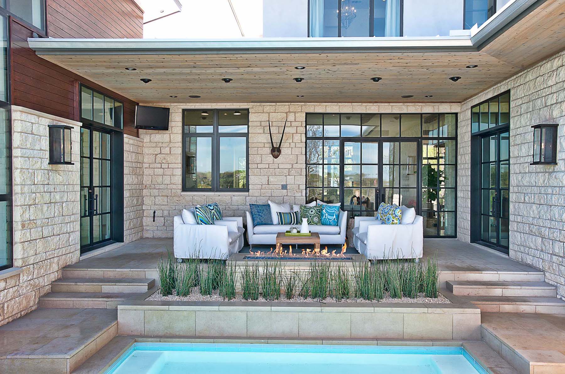 Stylish Outdoor Entertaining Space