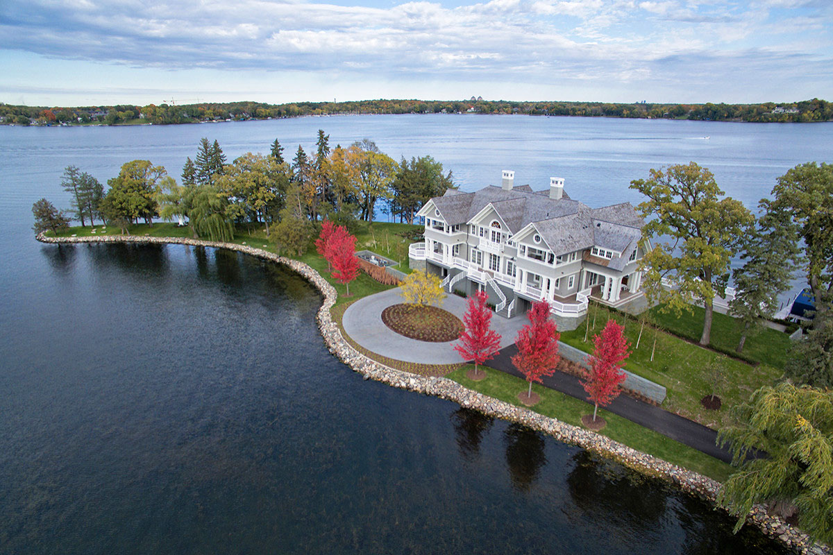 Luxury Lake House Estate