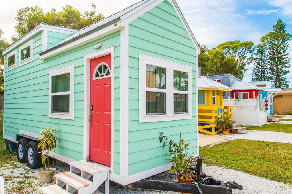 ColorfulTinyHouseBeachResortSarasotaFlorida_3 iDesignArch