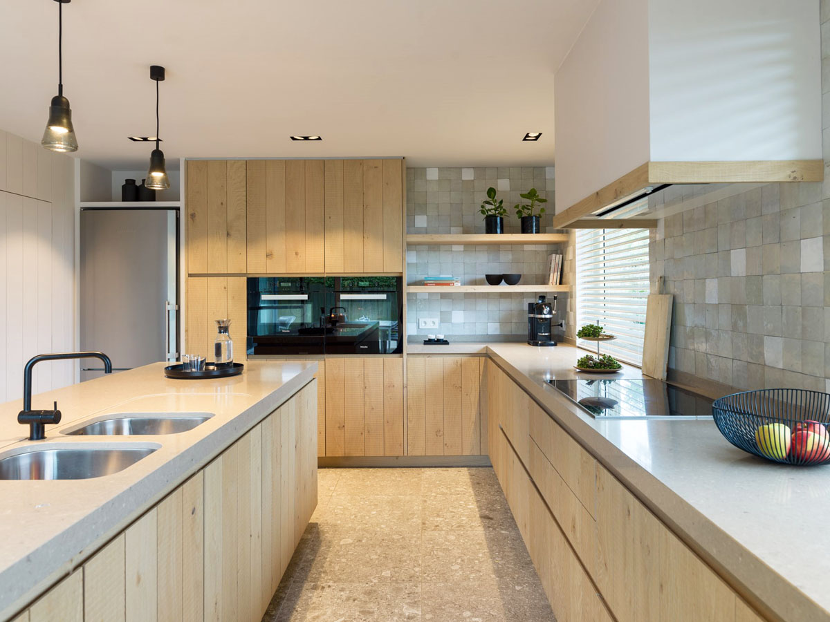 Modern Dream Kitchen with Granite Countertop and Oak Cabinets