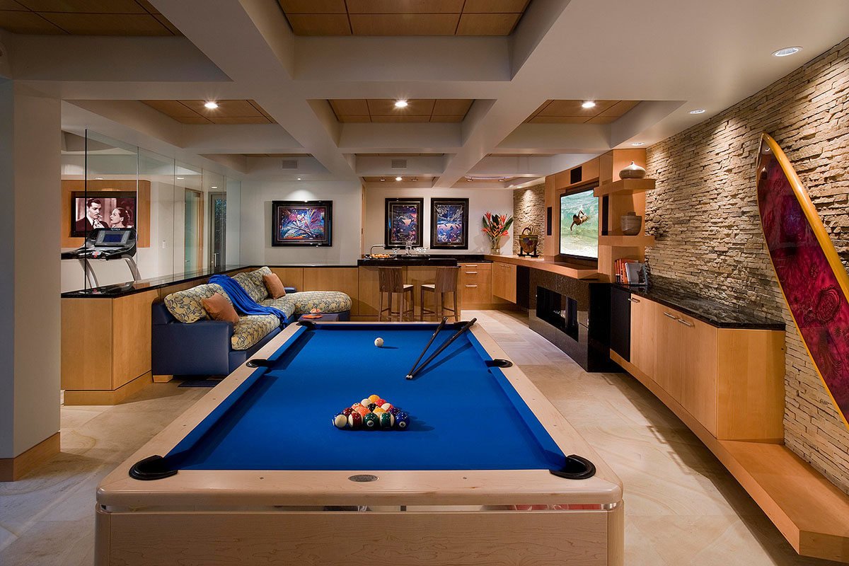 Basement Entertainment Area with Pool Table