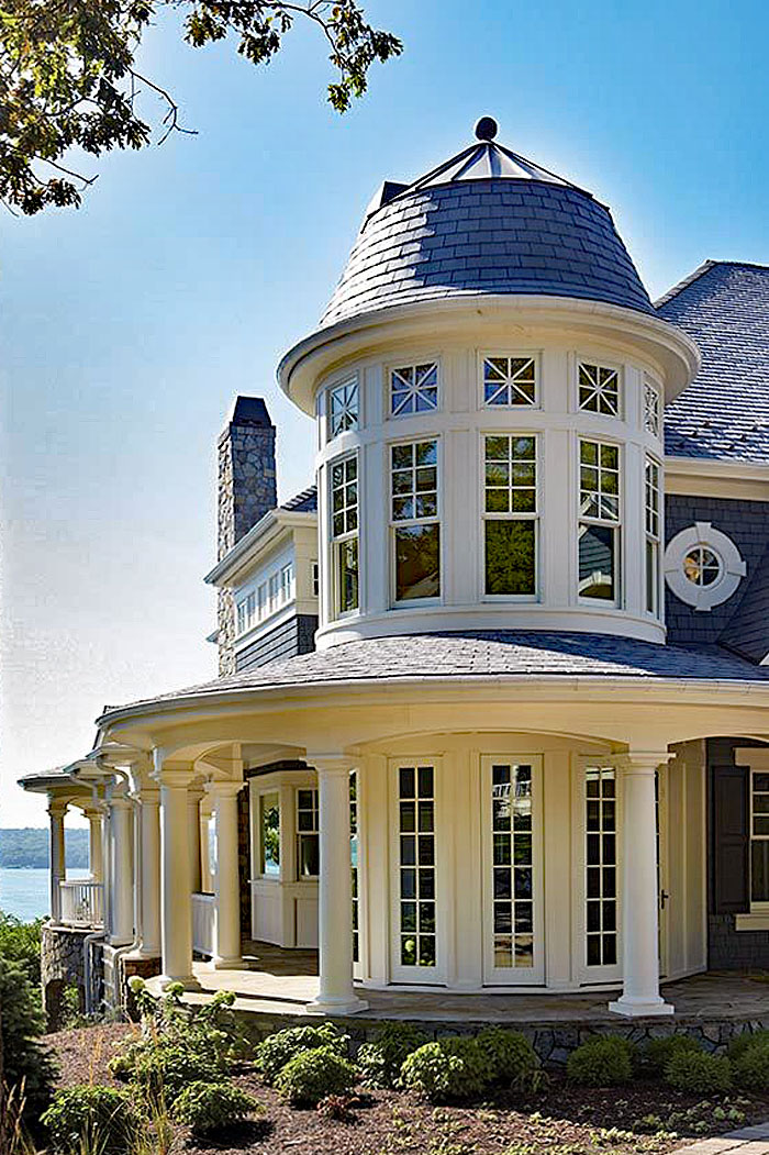 Circular Veranda with Decorative Columns