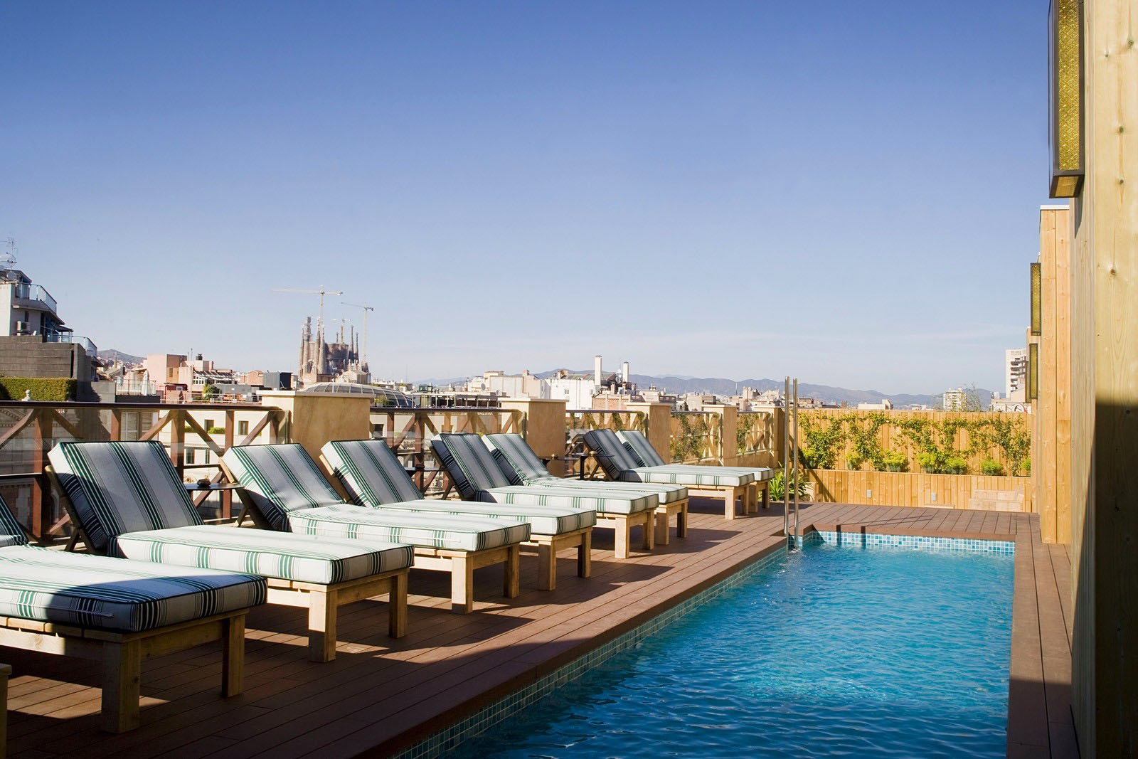 Rooftop Swimming Pool with View of La Sagrada Familia