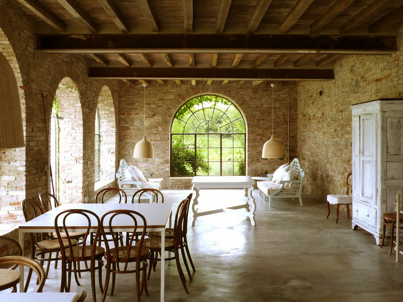 Country House In Italy Combines Modern Simplicity With Country House In Italy Combines Modern Simplicity With