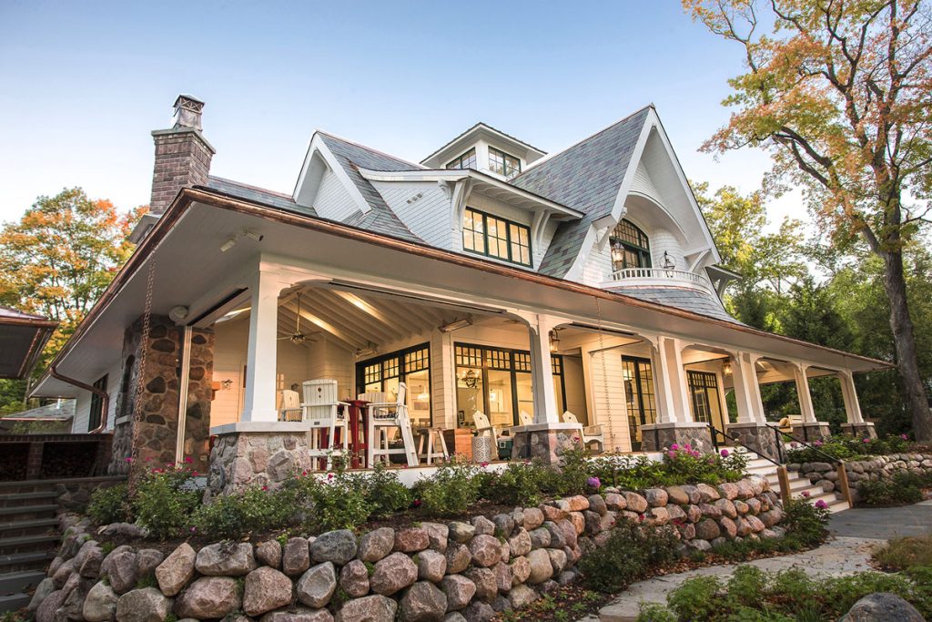 Luxury Lakeside Family Cottage on Geneva Lake