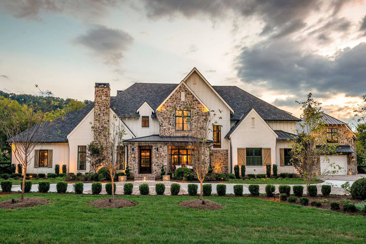 Luxury Country Farmhouse With Rustic Elegance