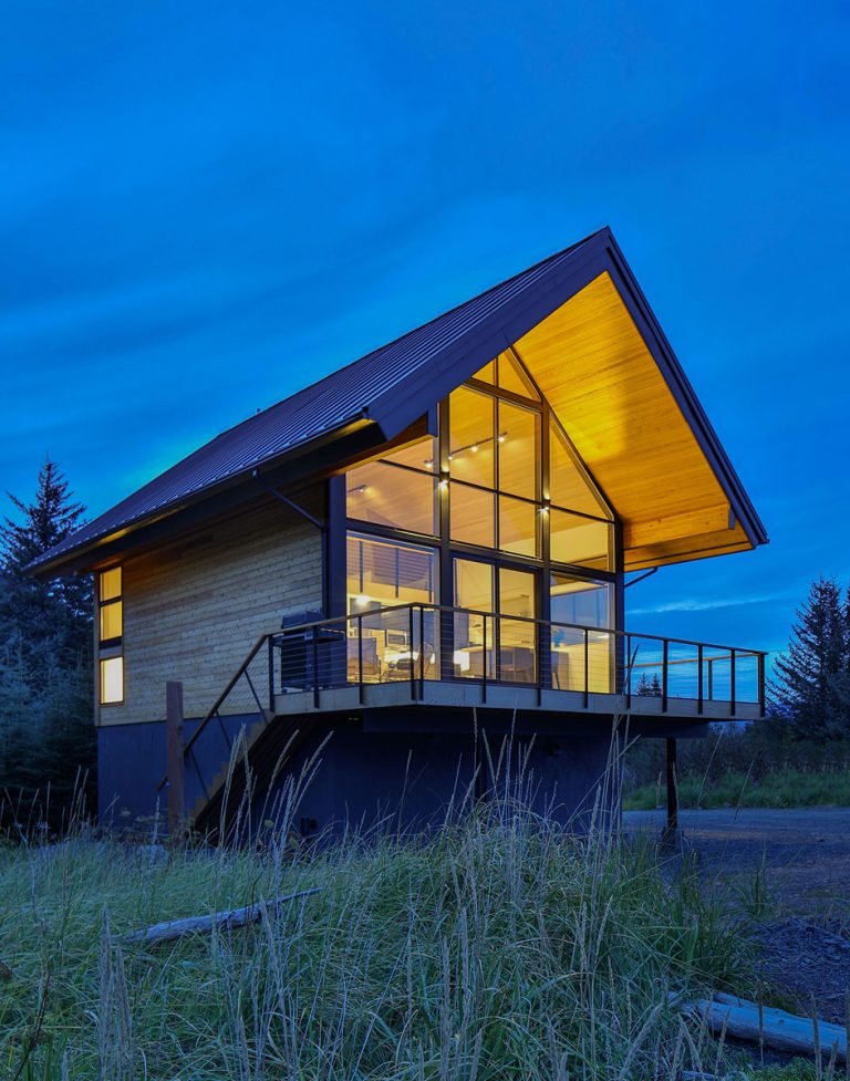 Modern Cabin in Alaska with Panoramic Views of the Bay