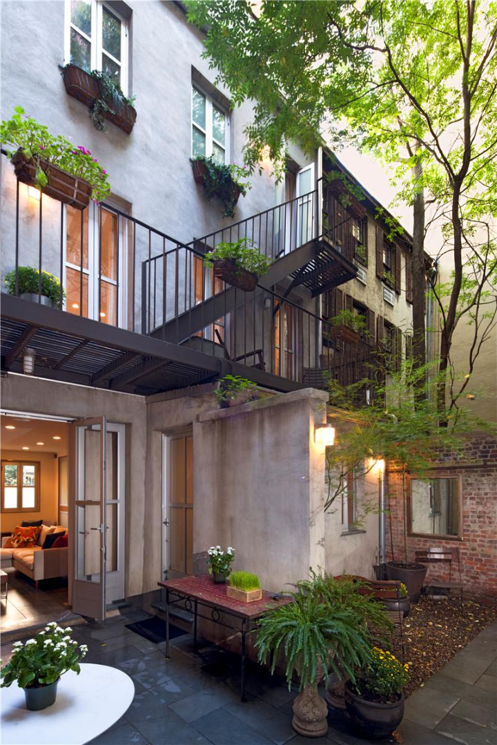 East Village Carriage House With Modernist Interiors East Village Carriage House With Modernist Interiors