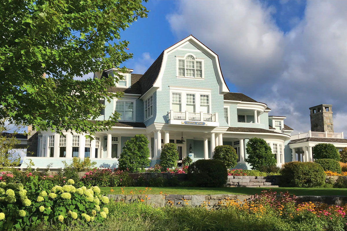 Shingle Style Lakeside Retreat