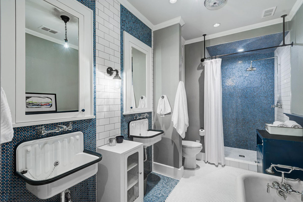 Fun Bathroom Design with Blue Theme