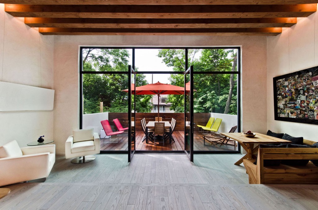 Ecological House In Montreal With Contemporary Exposed Beams