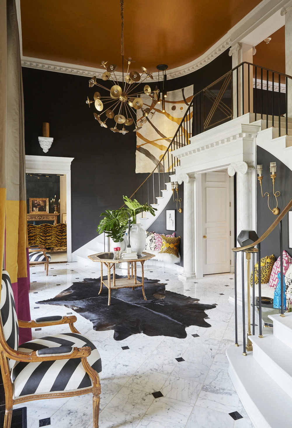 Inspiring Luxury Home Foyer with Classical Contemporary Flair