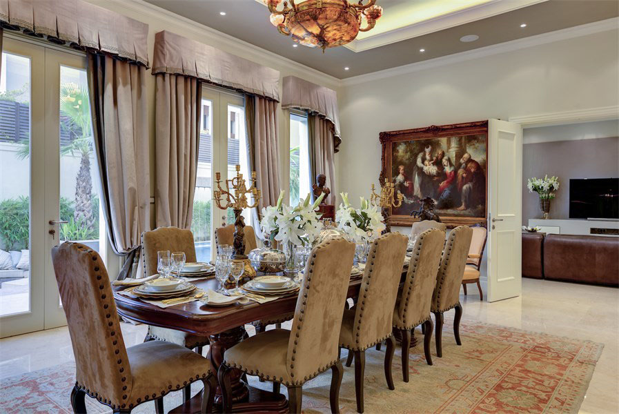 Elegant Dining Room in Mansion