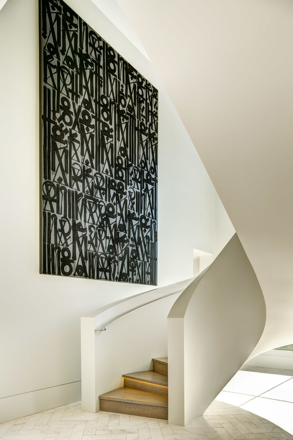 Elegant Modern Sculptural Staircase