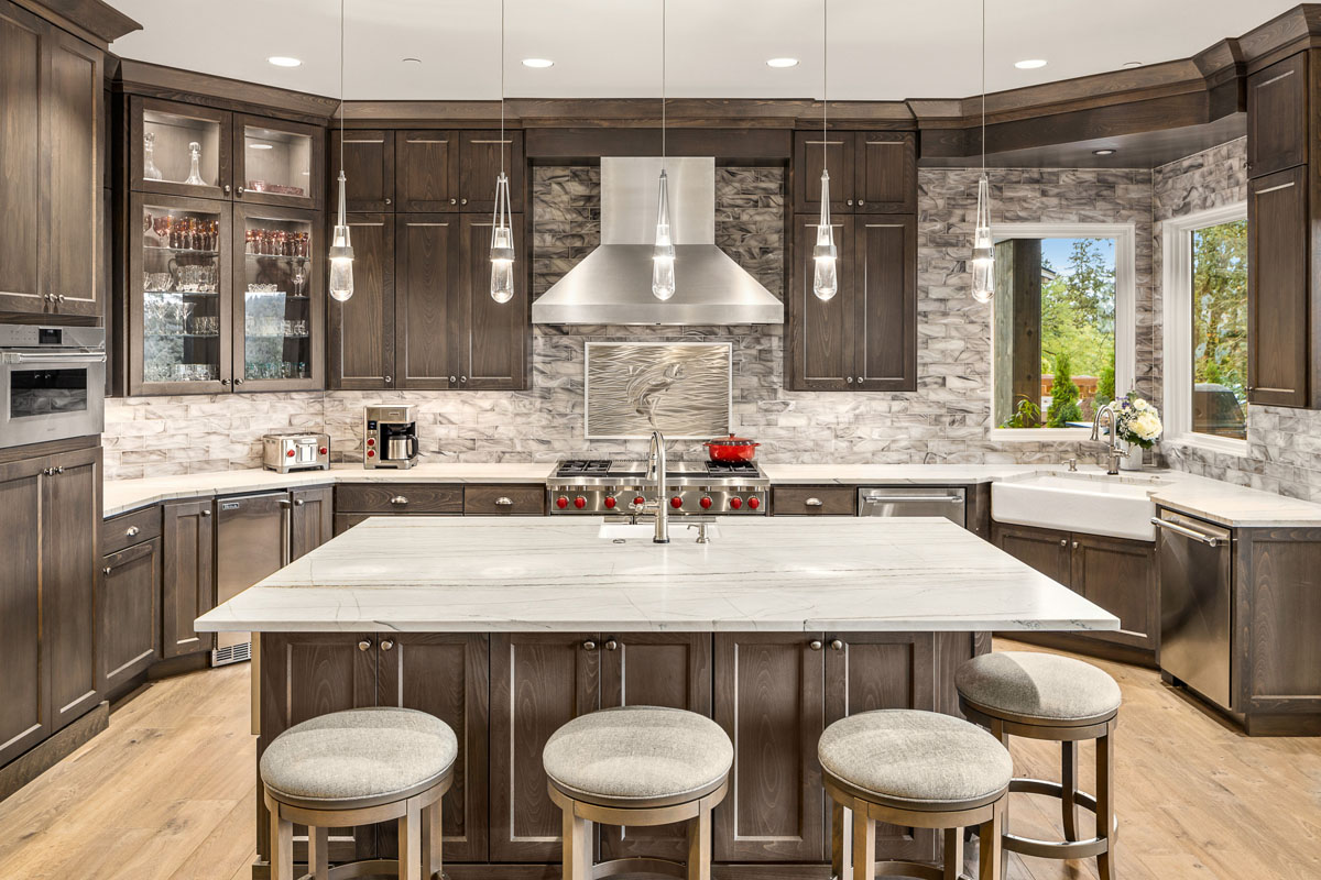 Transitional Style Luxury Kitchen