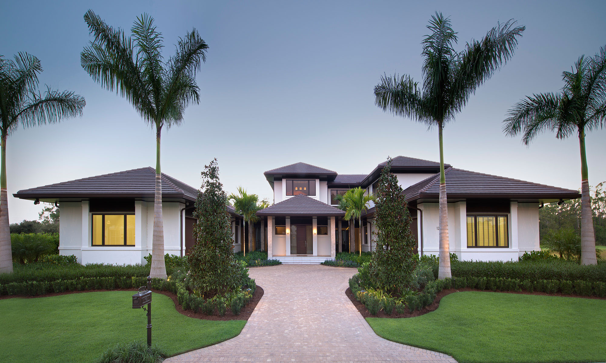 Custom Dream Home  In Florida  With Elegant Swimming Pool 