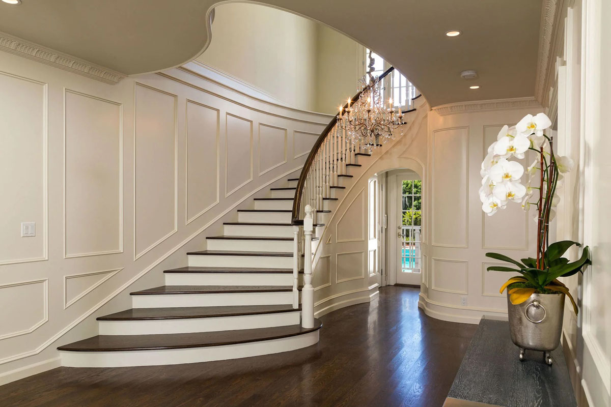 Classic Elegant Curved Staircase