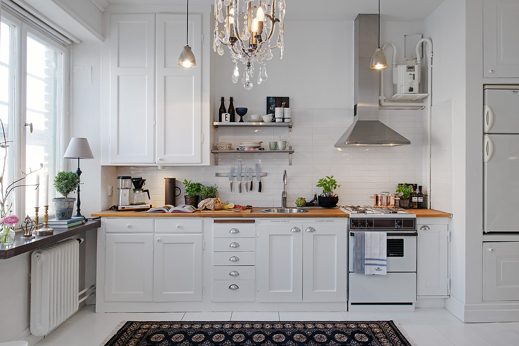 Modern White Kitchen Design