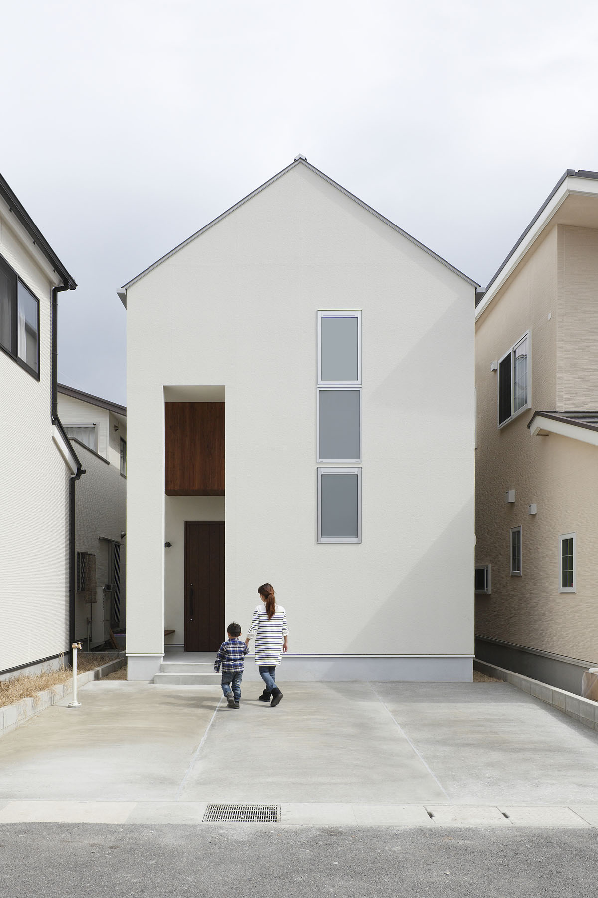 Small Modern House In Kyoto With Wood Interiors 