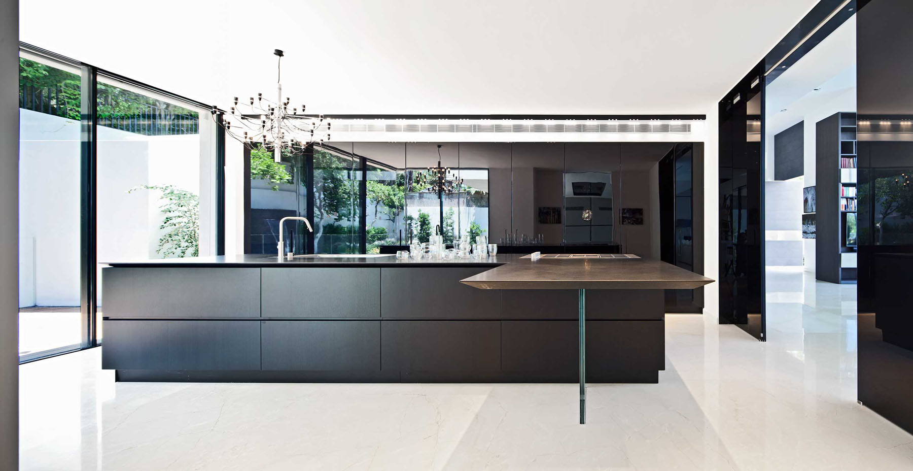 Minimalist Large Modern Kitchen