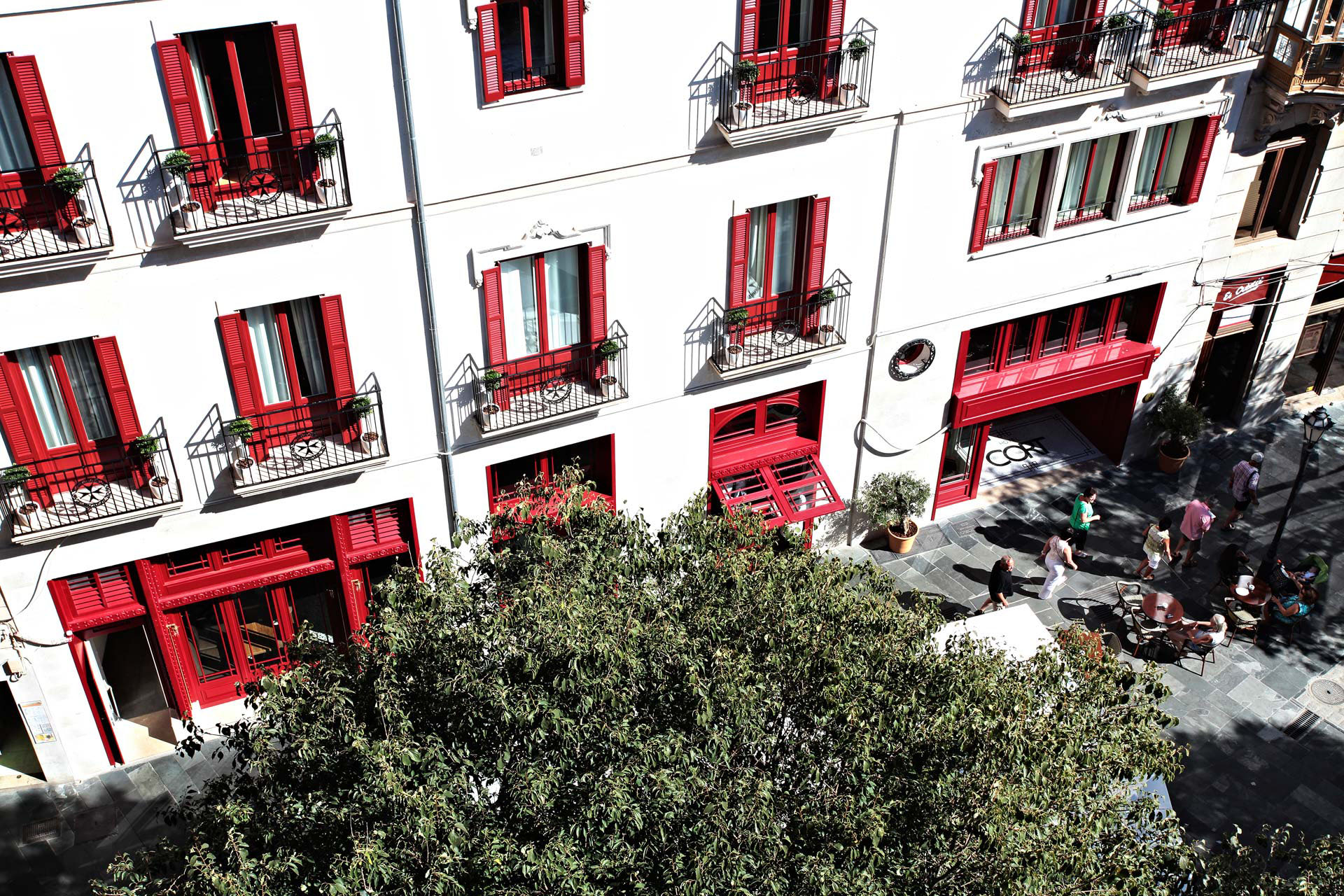 Hotel Cort alabaster façade