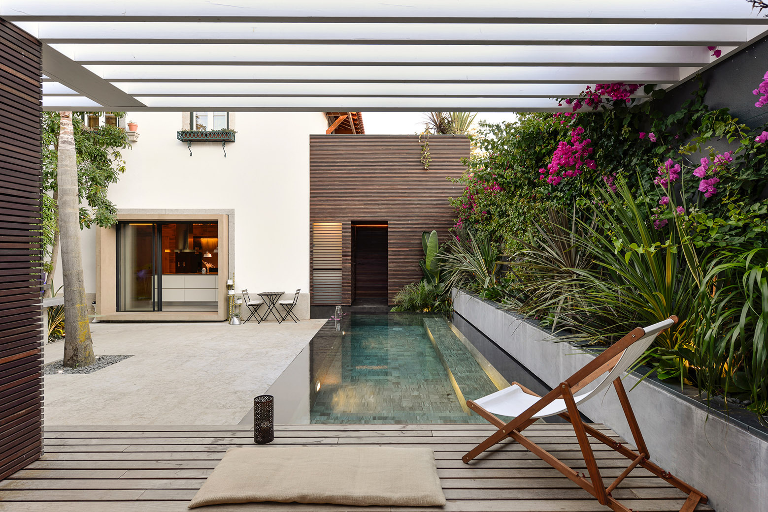 Cozy Courtyard Swimming Pool