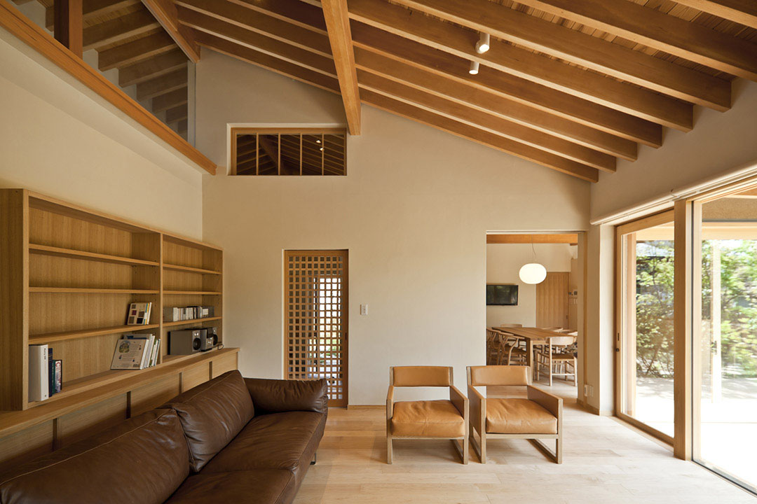 Timber-Framed Japanese House Built Around Private Gardens ...