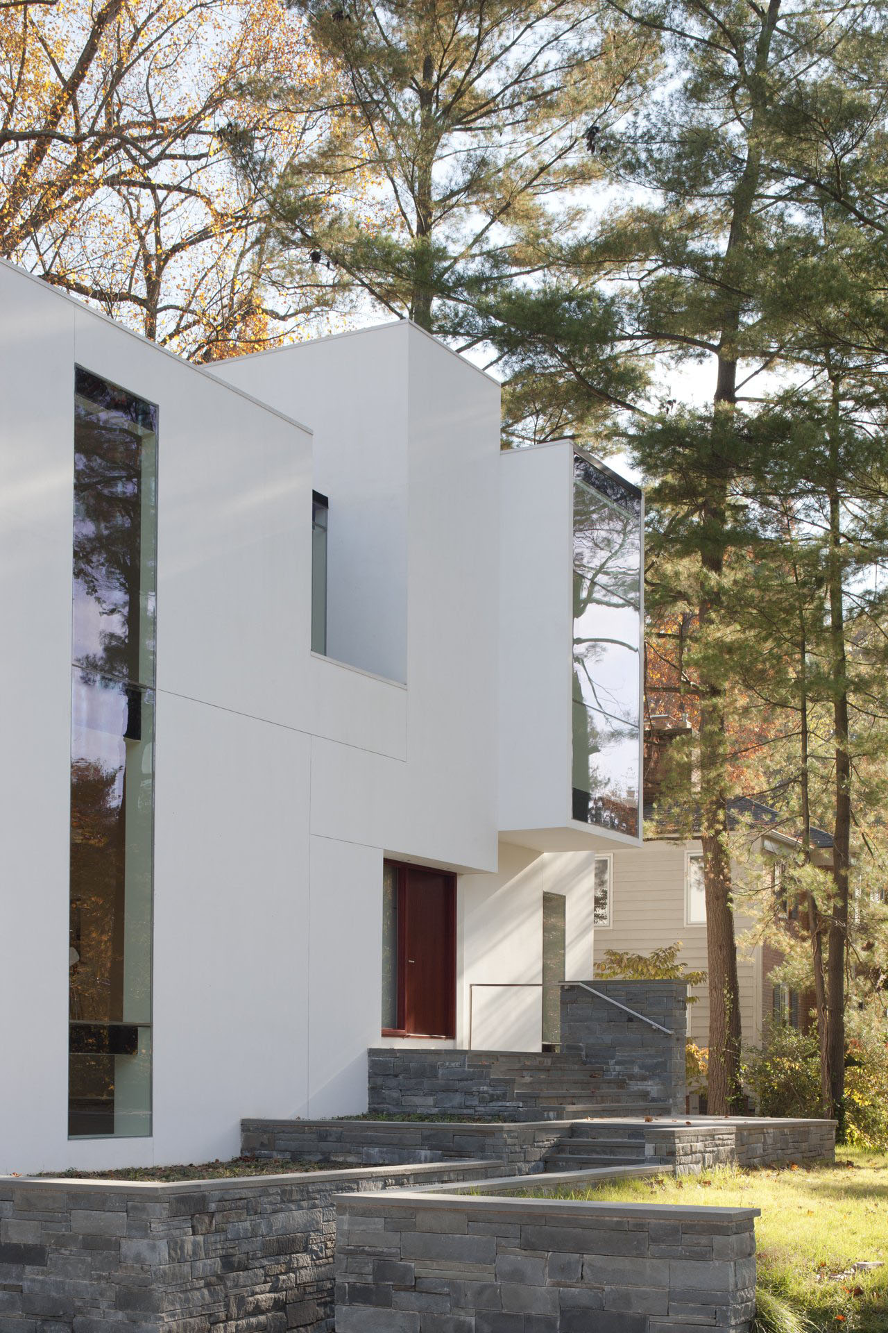 Irregular Shaped House Explores Ambiguous Modern 
